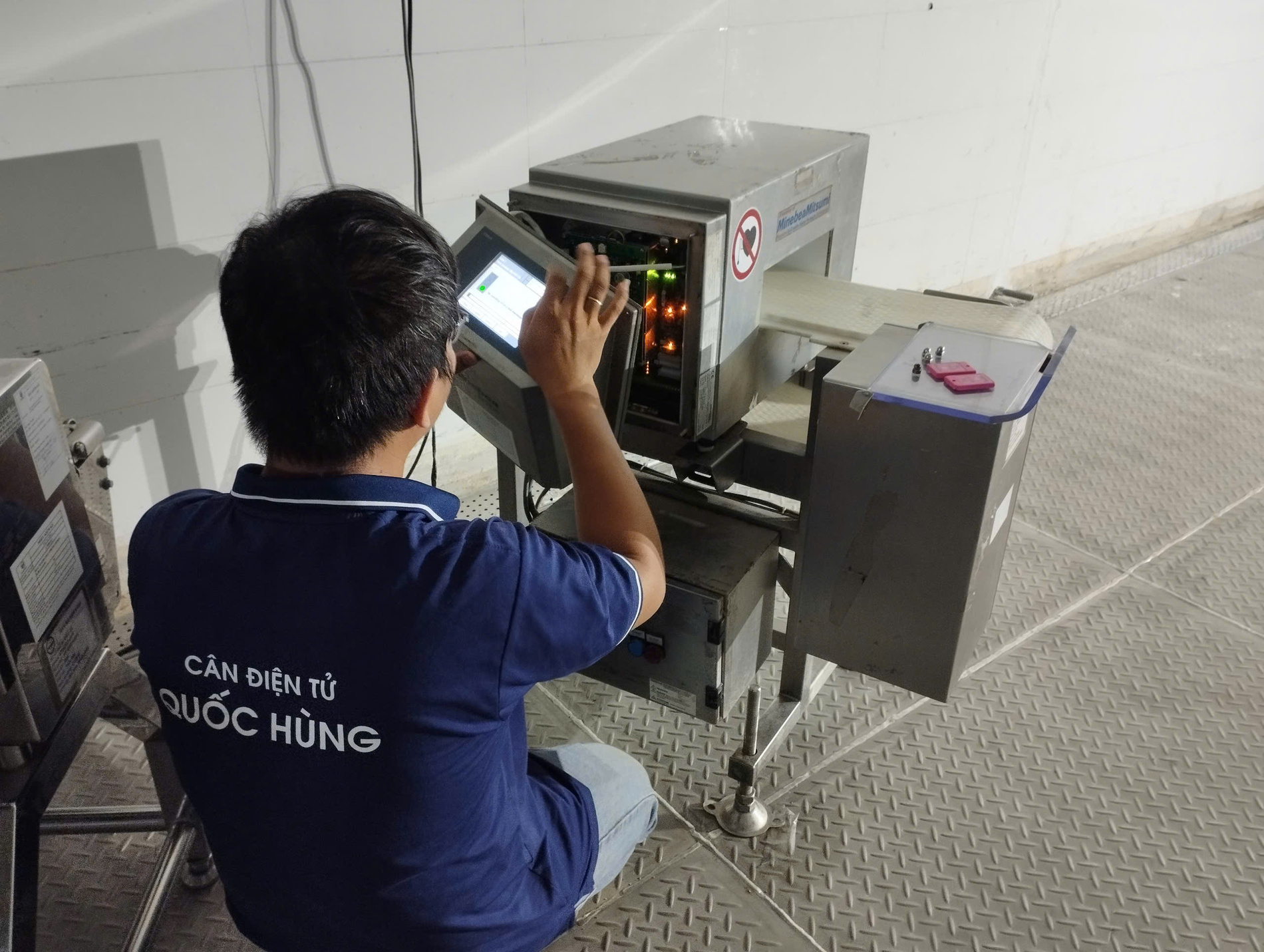 Sửa chữa máy dò kim loại Minebea Intec tại nhà máy thủy sản Sóc Trăng